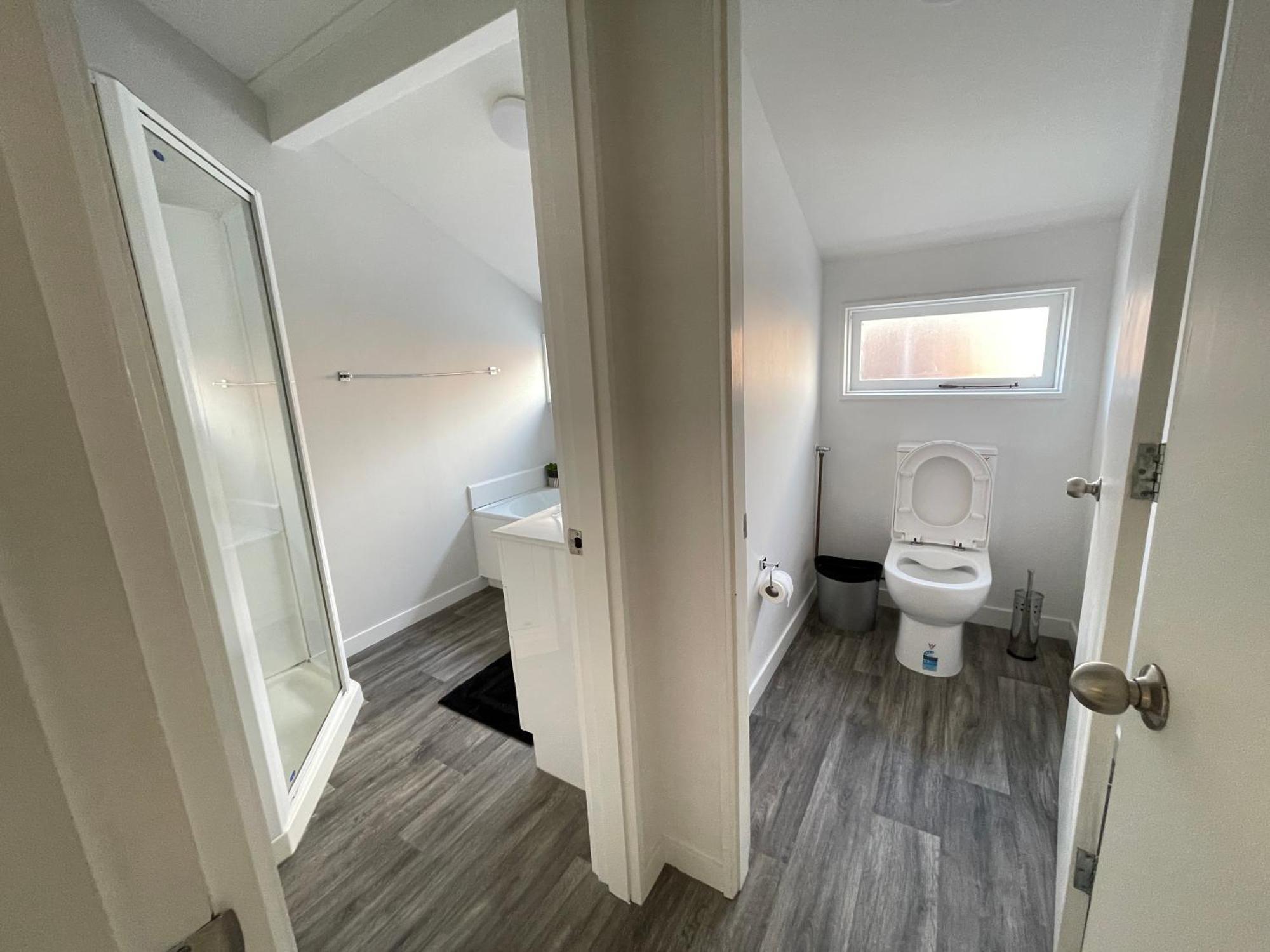 3bdrm House W/ Carpark * Christchurch